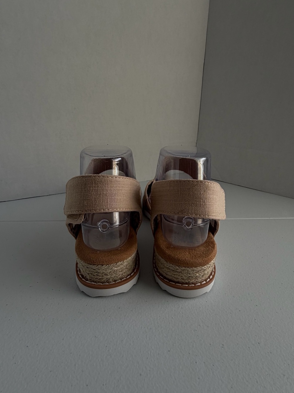Skechers Beige Elastic-Strap Espadrille Flats , Memory Foam Size 8 - Picture 2 of 6